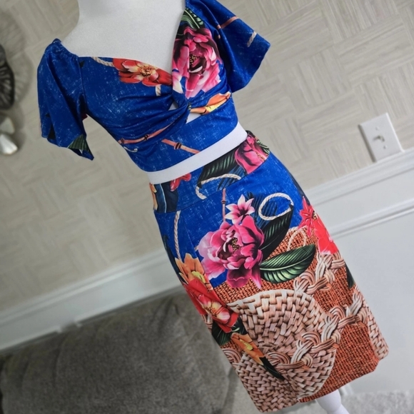 Chic Me Dresses & Skirts - Two Piece Skirt And Crop Top Chic Me small